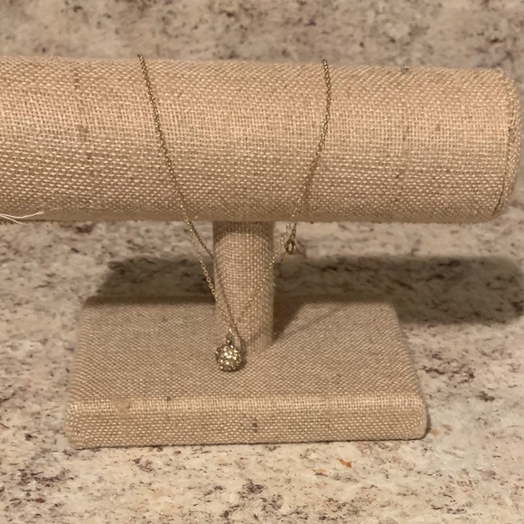 Stunning 🤩 Gold Tone Beautiful round Style crystals necklace!! 🤩 - Picture 2 of 12